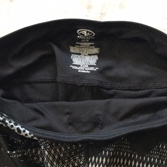 NWOT ATHLETIC WORKS DriWorks Black Gray White Crop Workout Pants Leggings Sz M - Picture 10 of 10